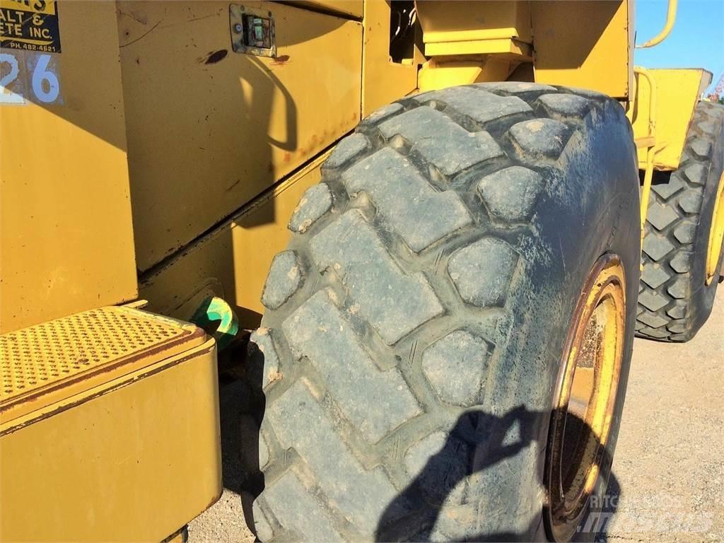 CAT 950F Pale gommate