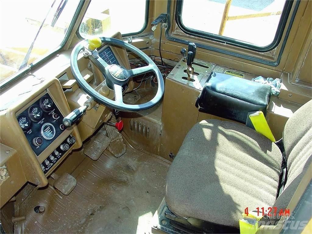 CAT 988B Pale gommate