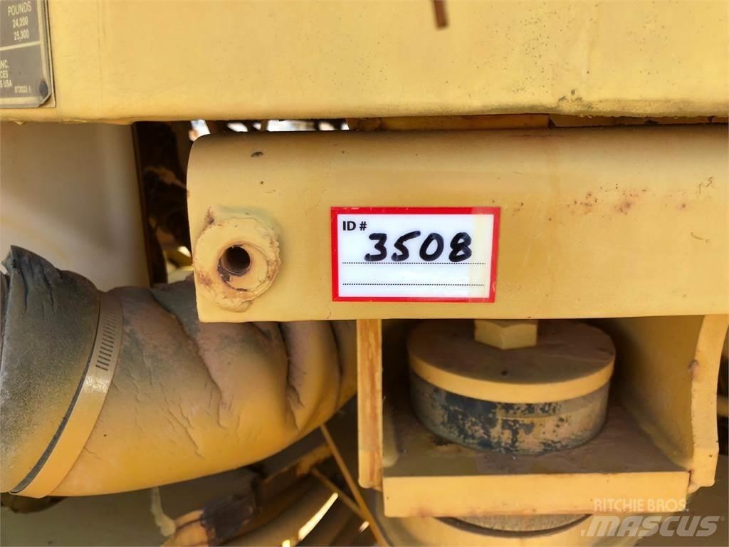 CAT IT18B Pale gommate
