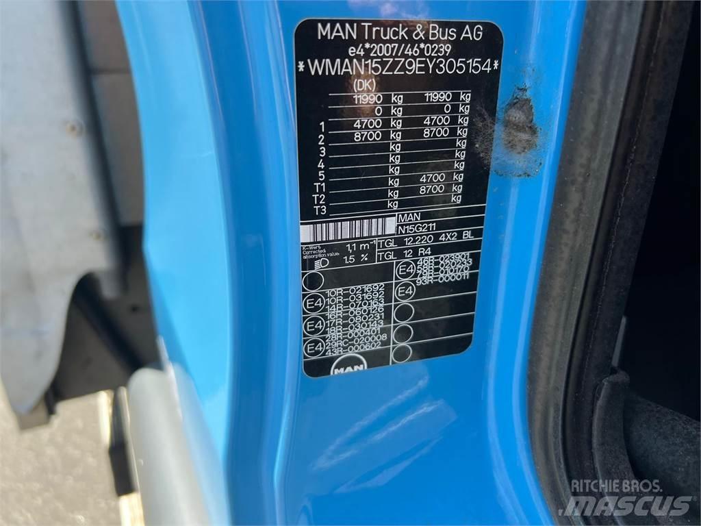MAN TGL 12-220 BL Motrici centinate