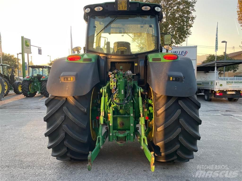 John Deere 6210 R Trattori