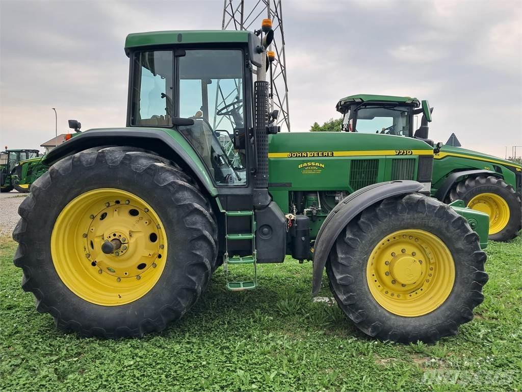 John Deere 7710 Trattori