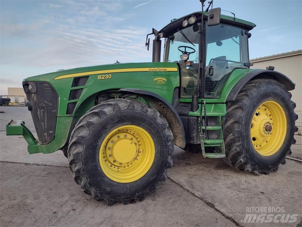 John Deere 8230 Trattori
