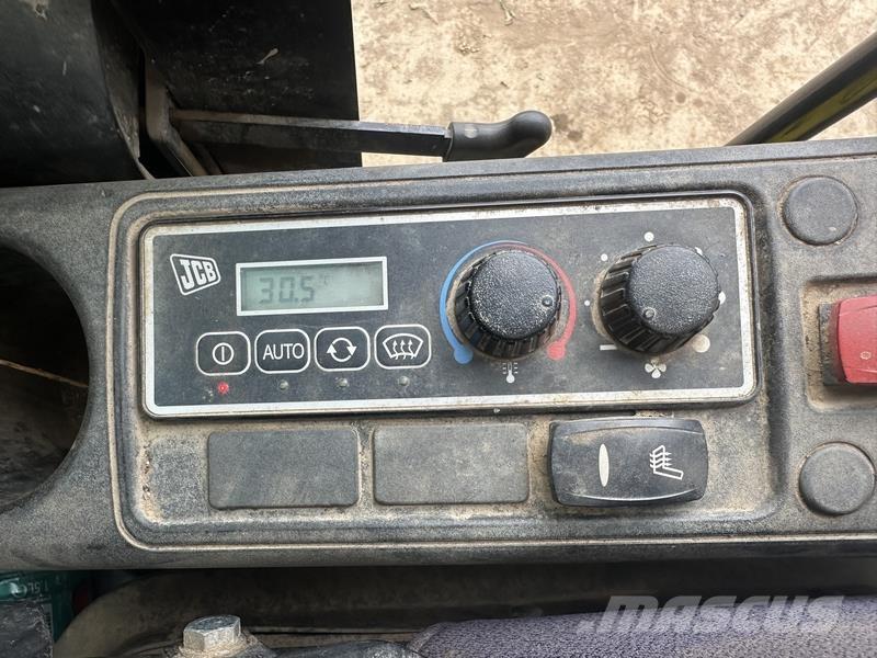 JCB JS130 Escavatori cingolati