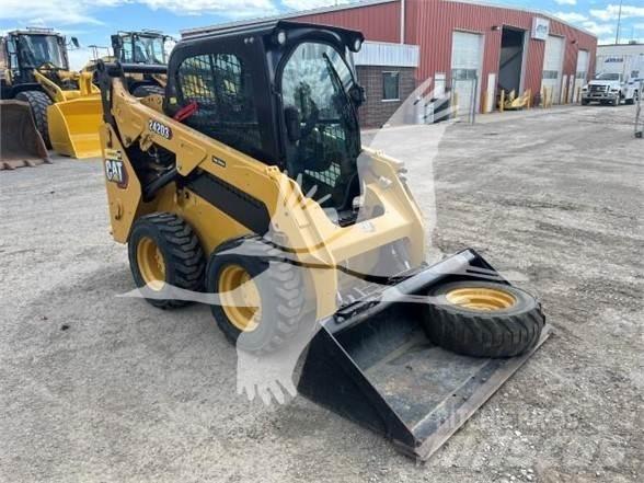 CAT 242D3 Mini Pale Gommate