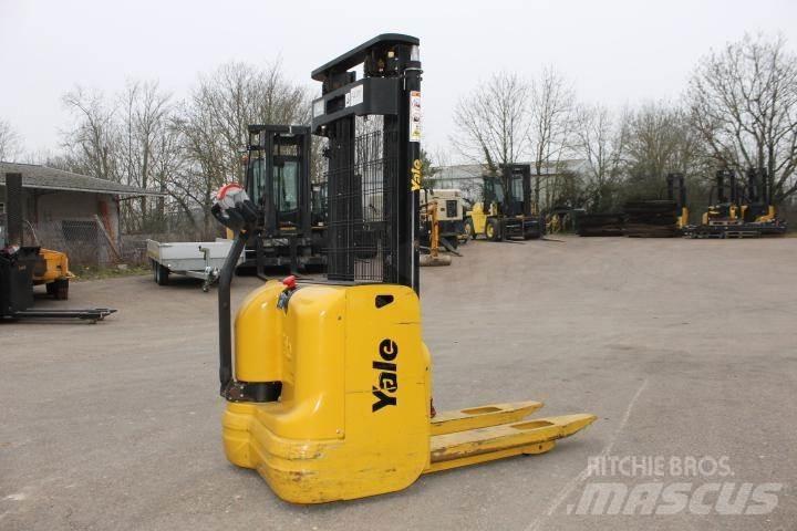 Yale MS10AC Transpallet uomo a terra