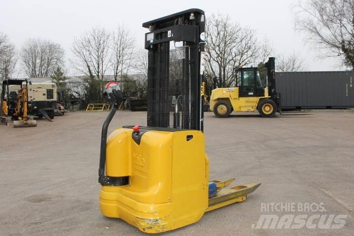 Yale MS12AC Transpallet uomo a terra