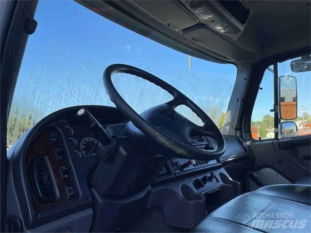 Freightliner 114SD Autocabinati