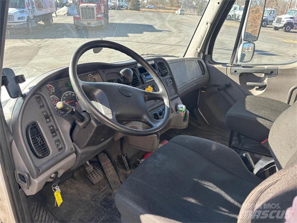 Freightliner M2 106 Camion cassonati