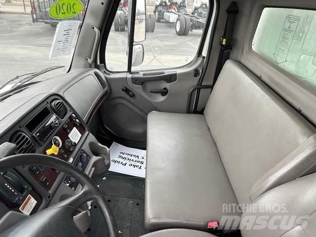 Freightliner M2106 Camion cassonati