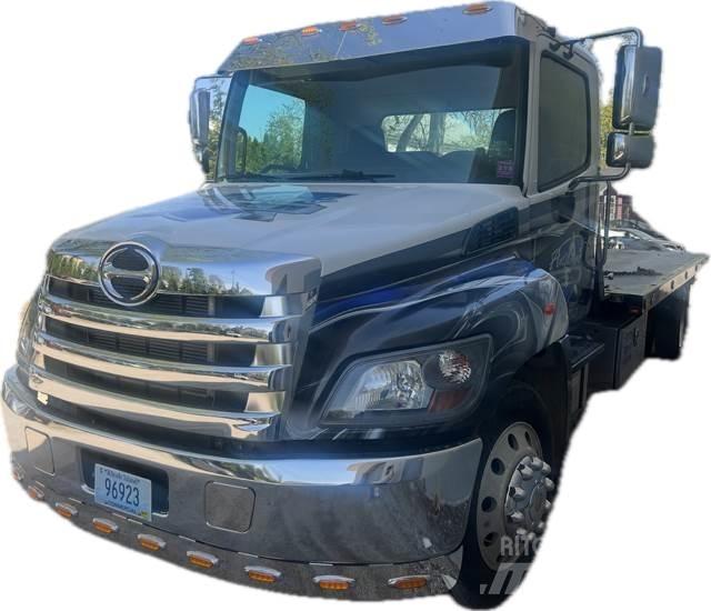 Hino 258ALP Camion con gancio di sollevamento