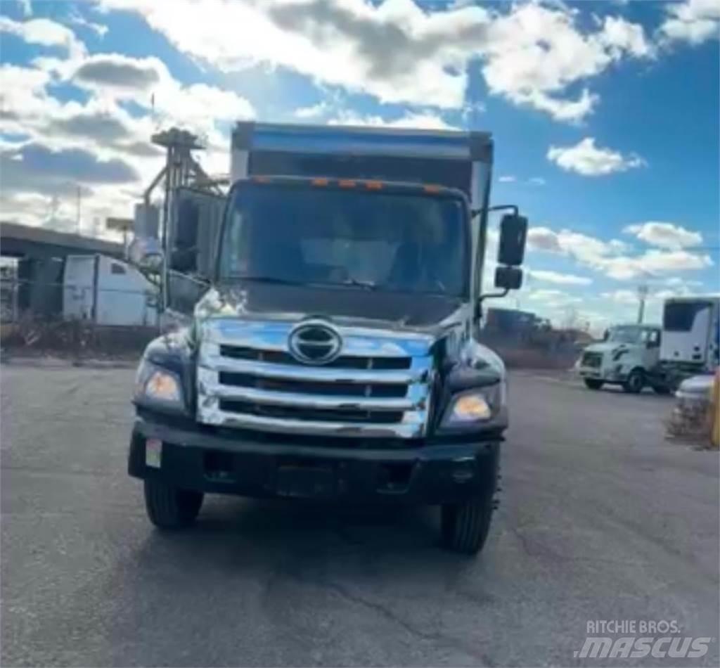 Hino 268A Camion cassonati