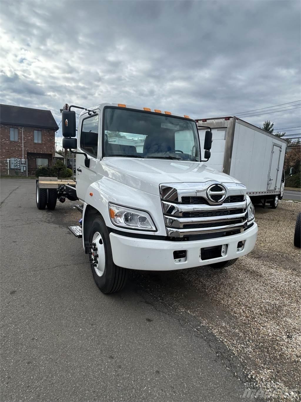 Hino L6 Camion cassonati