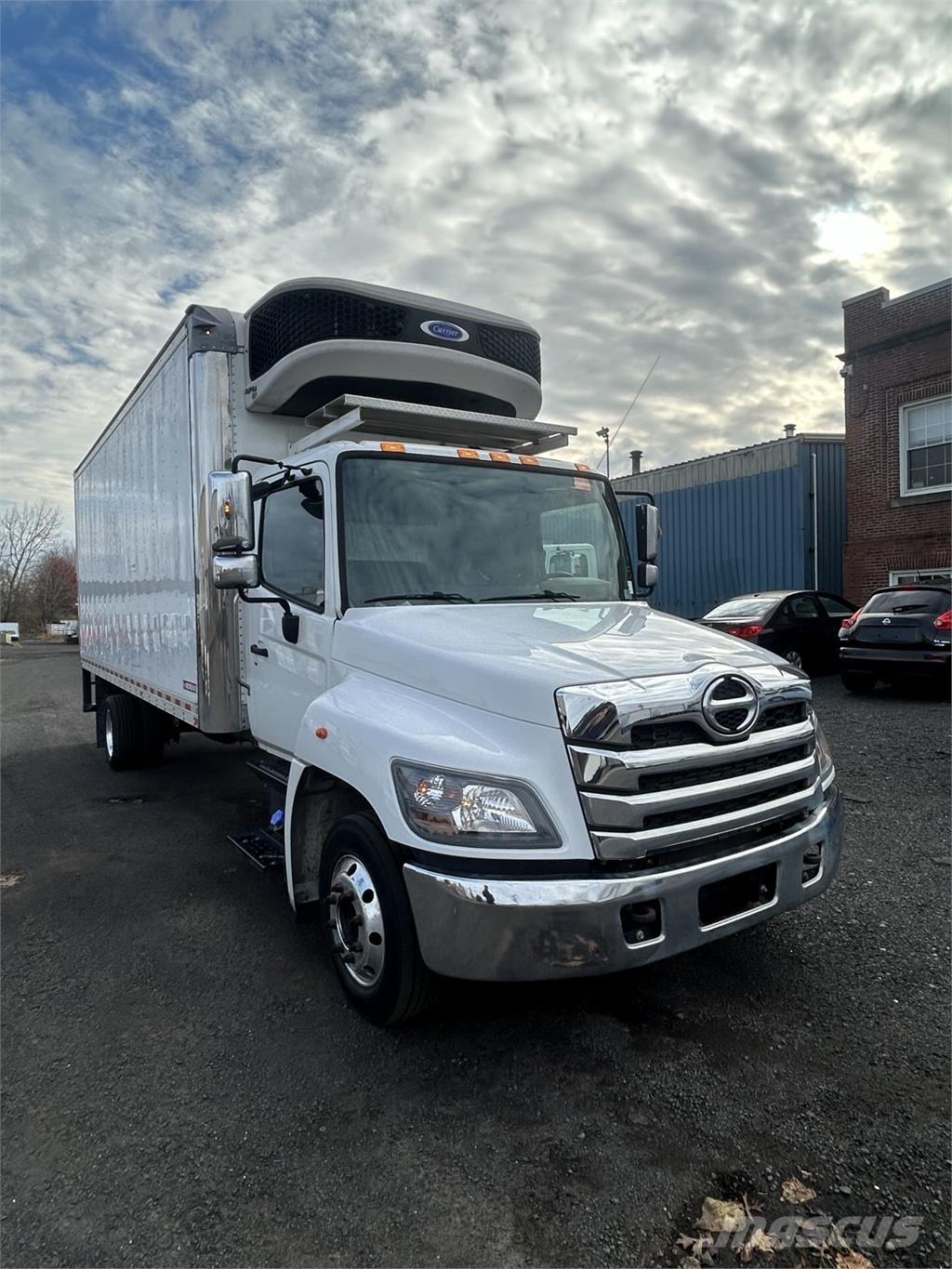 Hino L6 Camion cassonati
