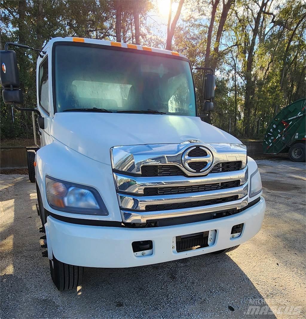 Hino L7 Motrici e Trattori Stradali
