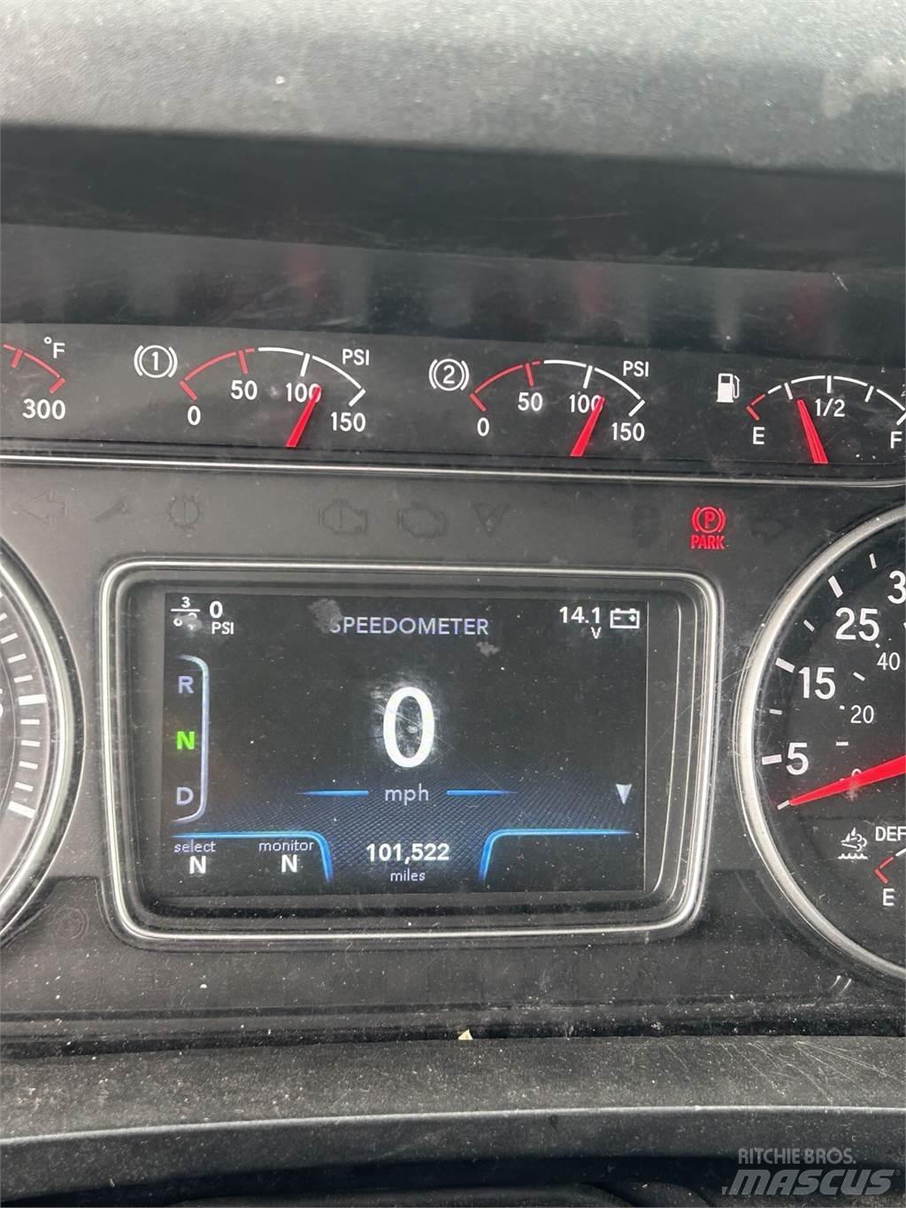 International 4300 Camion cassonati
