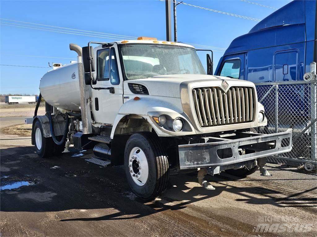 International 7000 Autocabinati