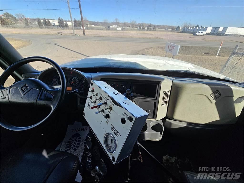 International 7000 Autocabinati