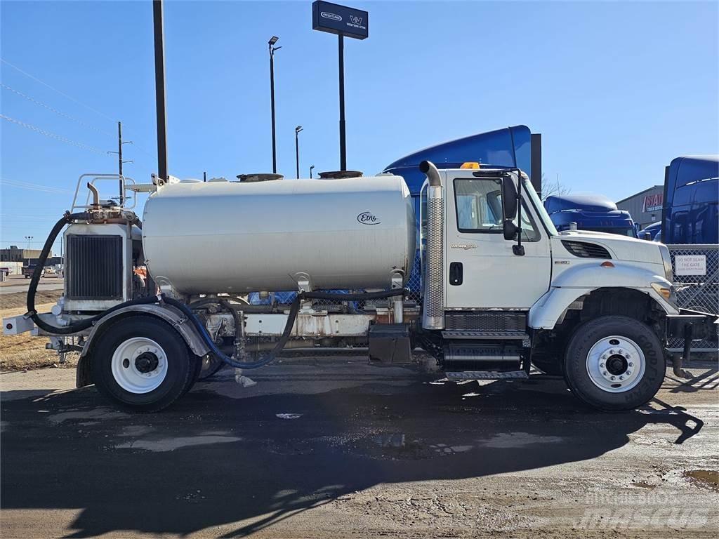 International 7000 Autocabinati