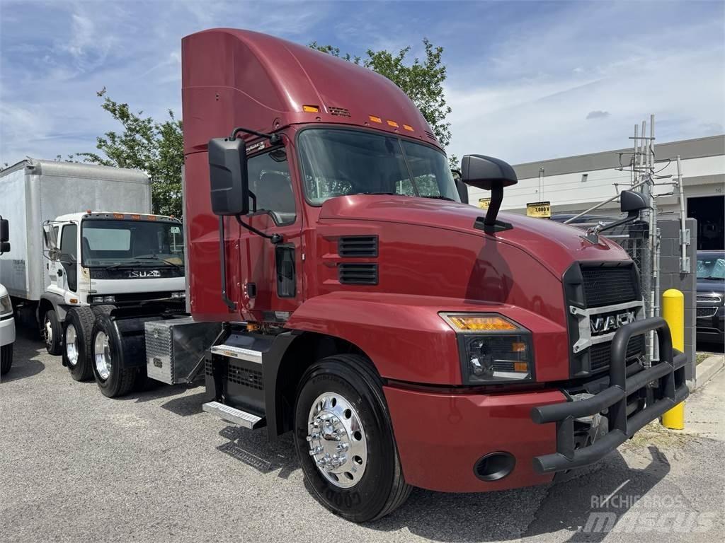 Mack AN64T Motrici e Trattori Stradali