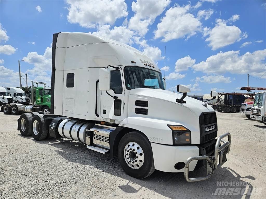 Mack AN64T Motrici e Trattori Stradali
