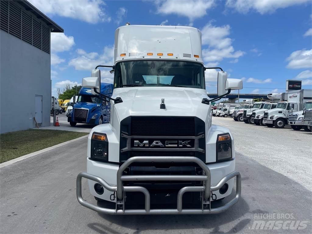 Mack AN64T Motrici e Trattori Stradali