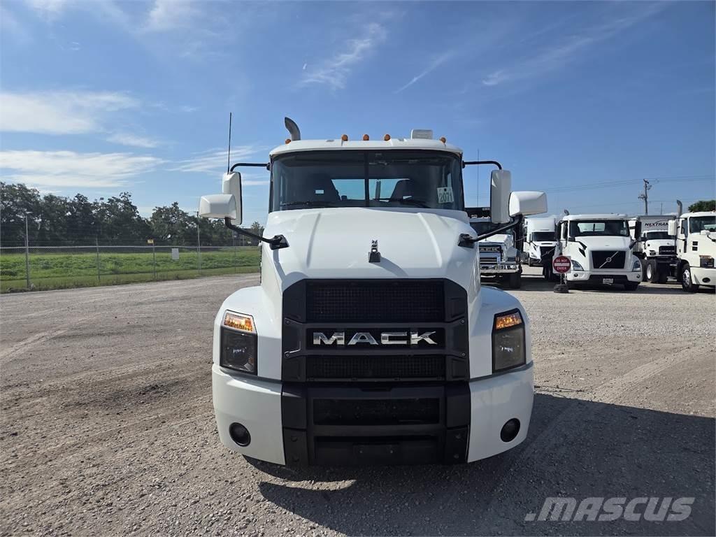 Mack AN64T Motrici e Trattori Stradali