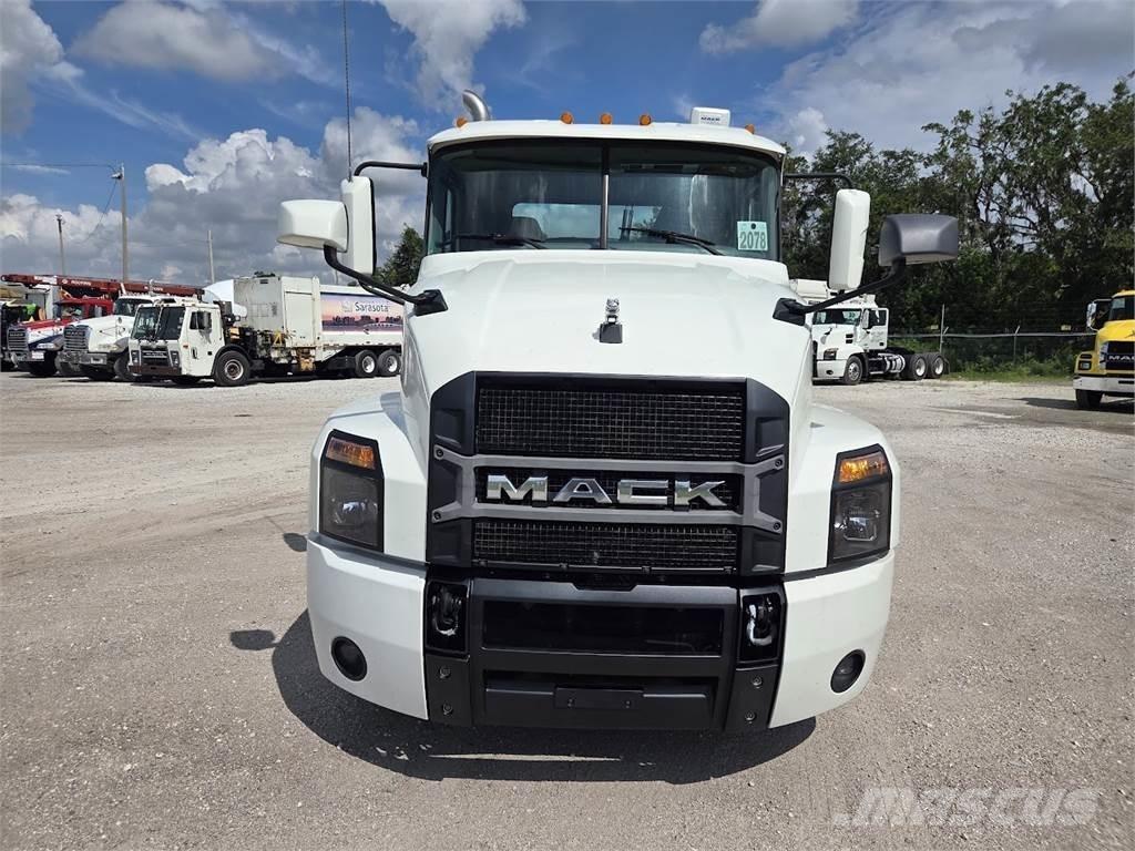 Mack AN64T Motrici e Trattori Stradali