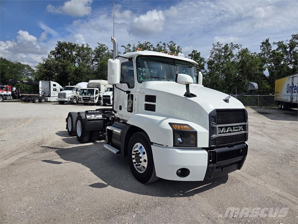Mack AN64T Motrici e Trattori Stradali