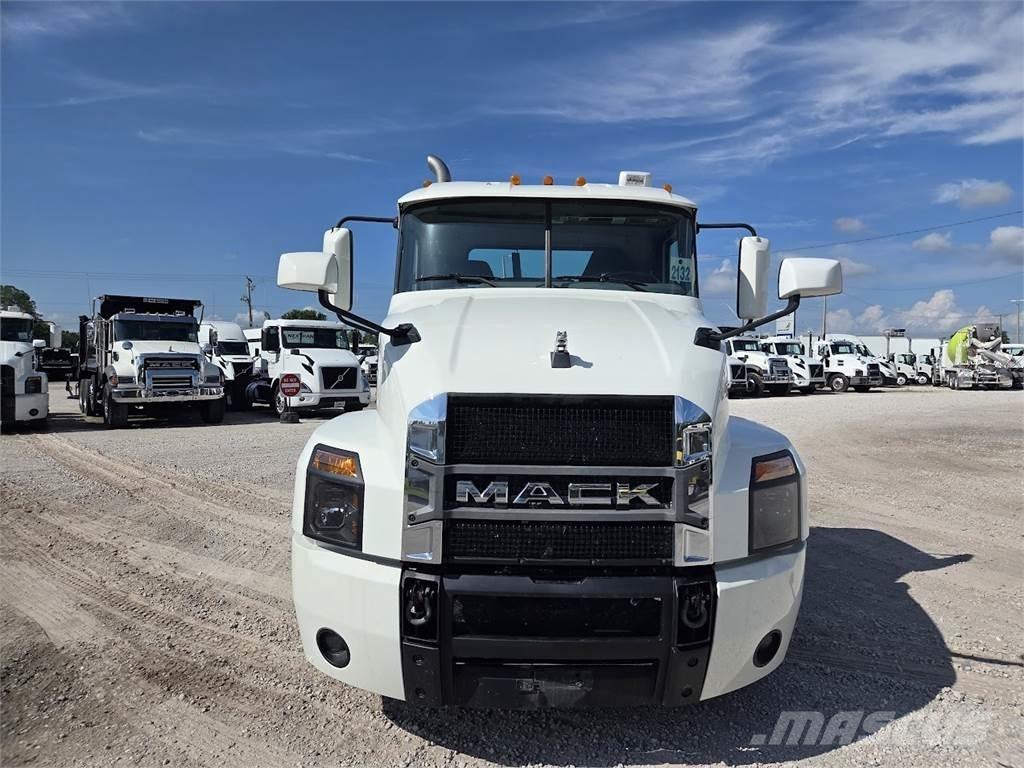 Mack AN64T Motrici e Trattori Stradali