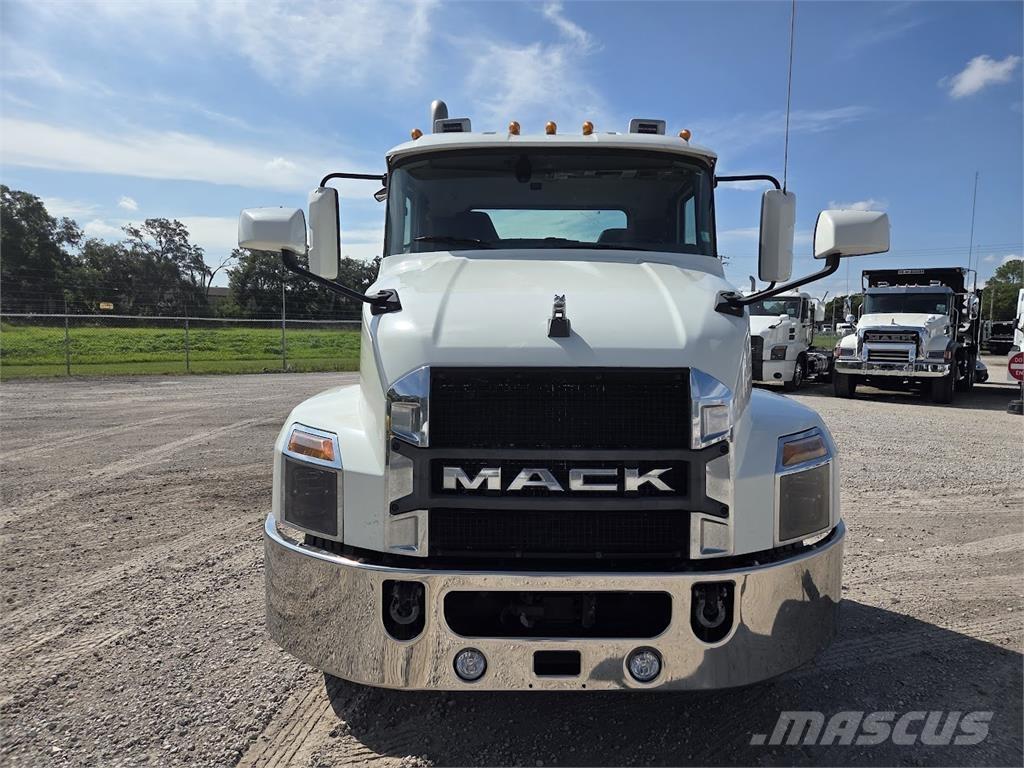 Mack AN64T Motrici e Trattori Stradali