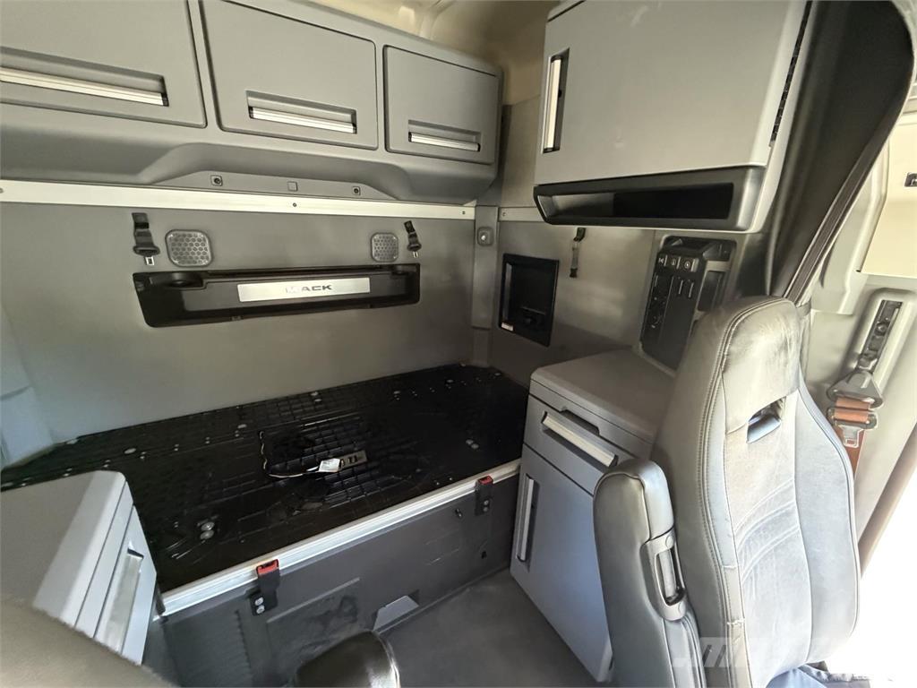 Mack AN64T Motrici e Trattori Stradali