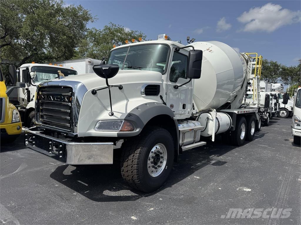 Mack GR64B Betoniere