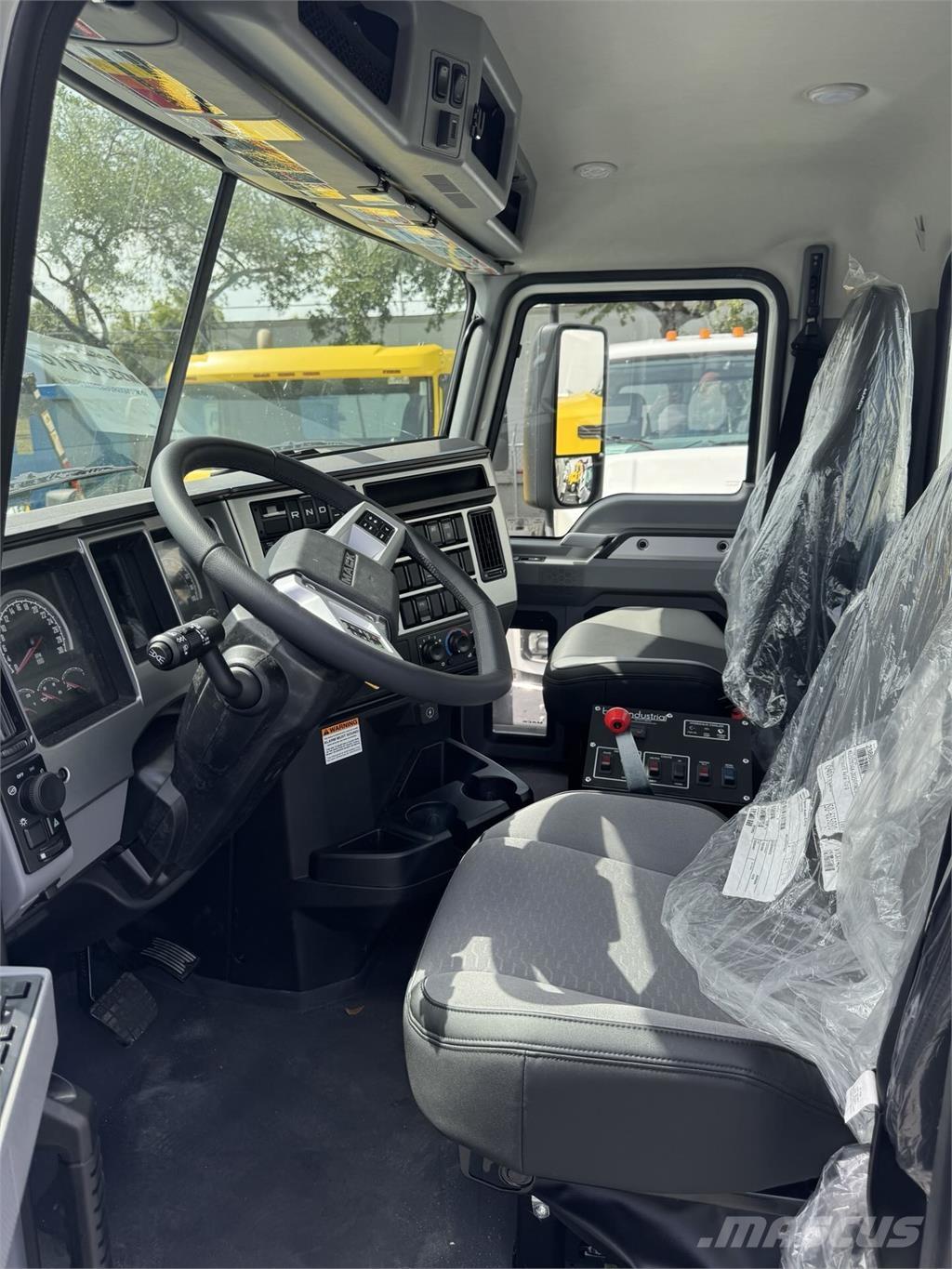 Mack GR64B Betoniere