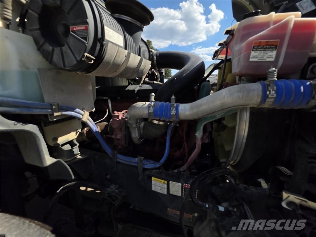 Mack GR64B Camion ribaltabili