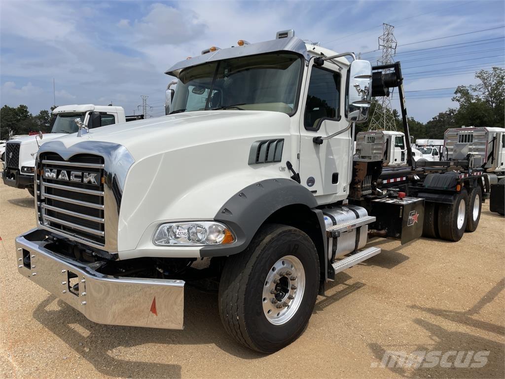 Mack GR64B Camion altro