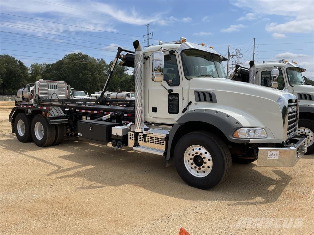Mack GR64B Camion altro