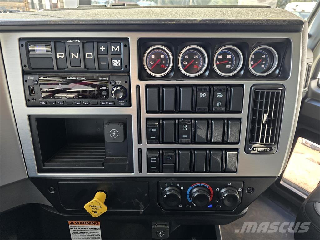 Mack GR64B Camion ribaltabili