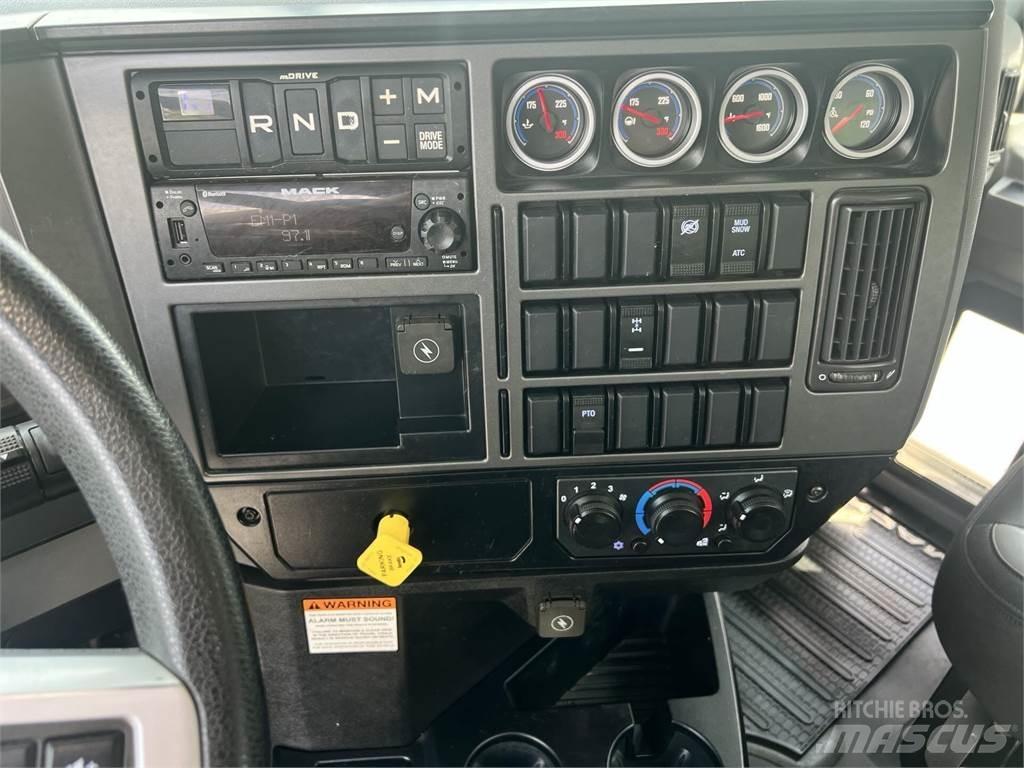 Mack GR64BR Camion altro