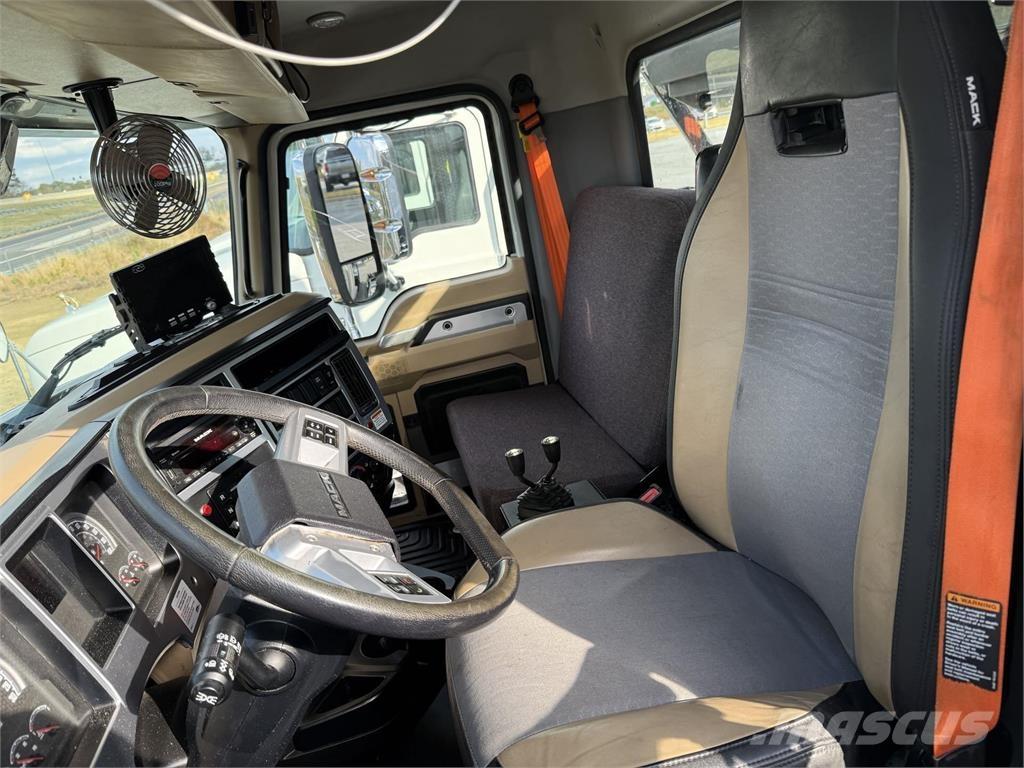 Mack GR64BR Camion altro