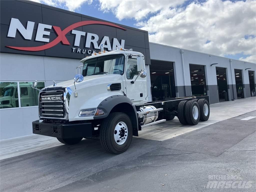 Mack GR64BRX Autocabinati