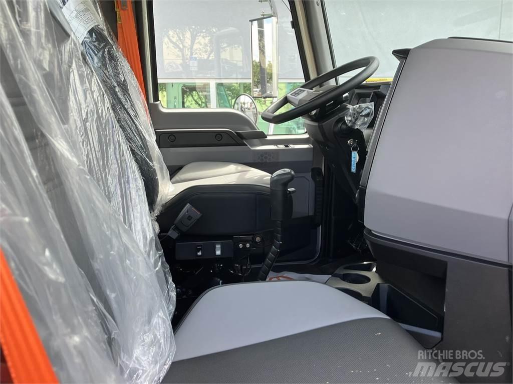 Mack GR64BRX Autocabinati
