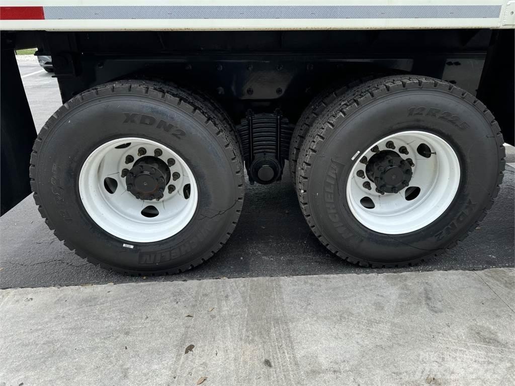 Mack GR64BRX Camion ribaltabili