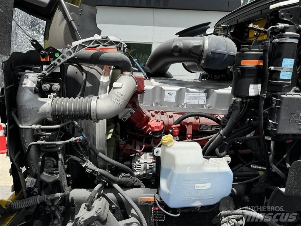 Mack GR64BRX Camion ribaltabili