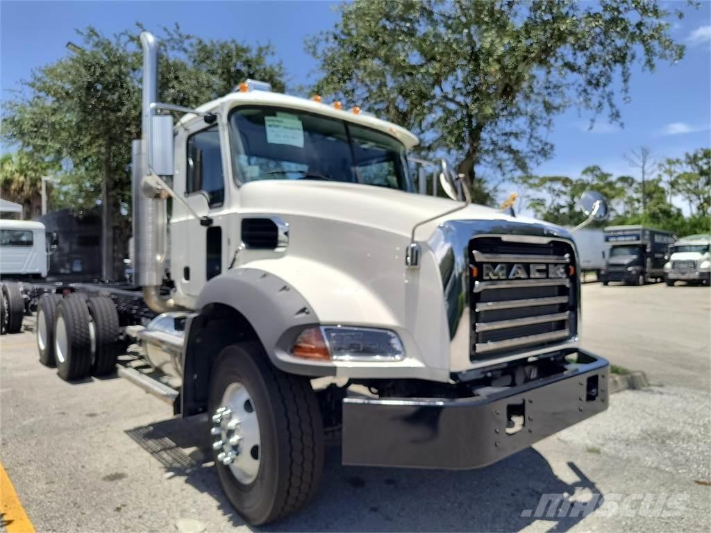Mack GR64BX Betoniere