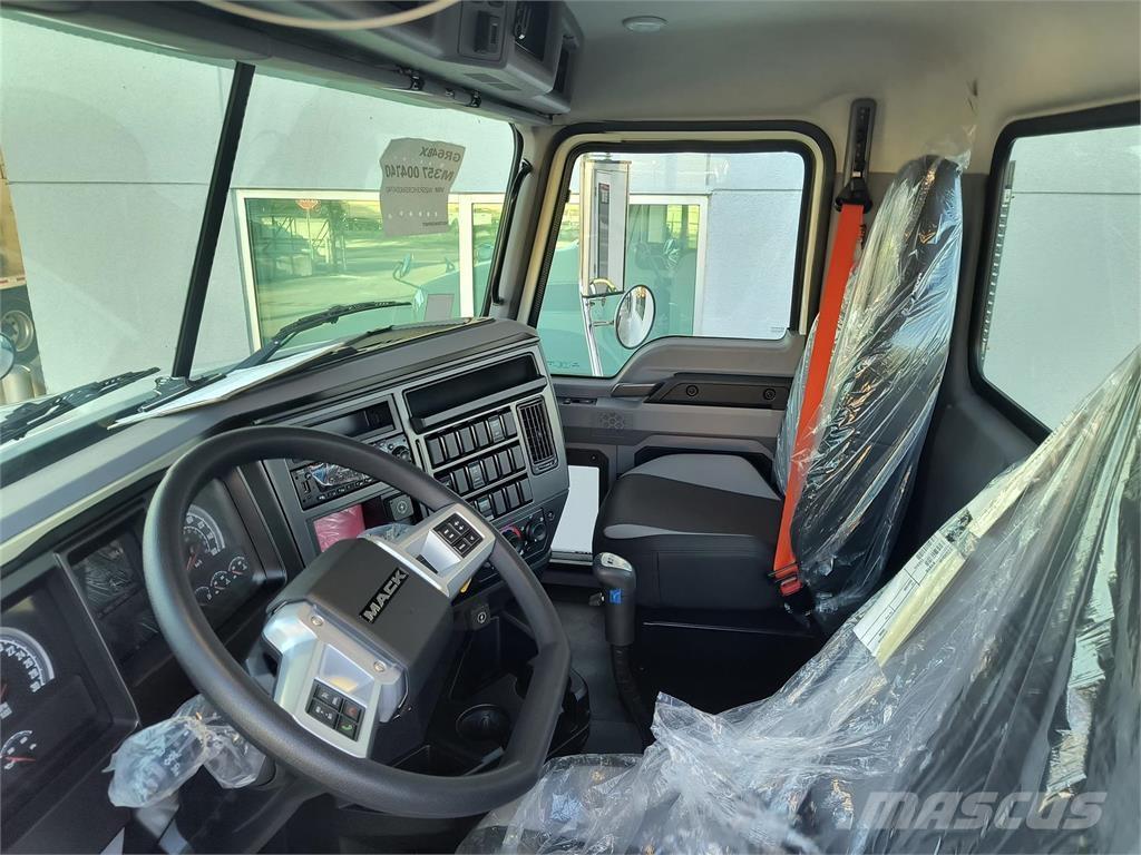 Mack GR64BX Betoniere