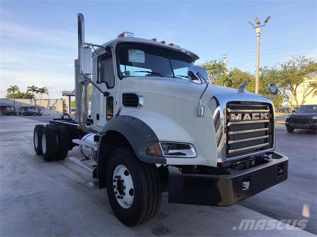 Mack GR64BX Camion ribaltabili