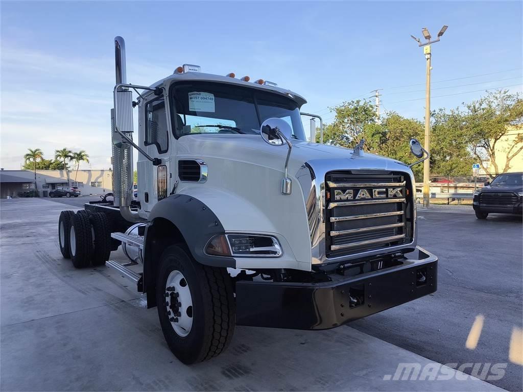Mack GR64BX Camion ribaltabili
