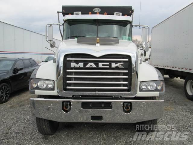 Mack GR64F Camion ribaltabili