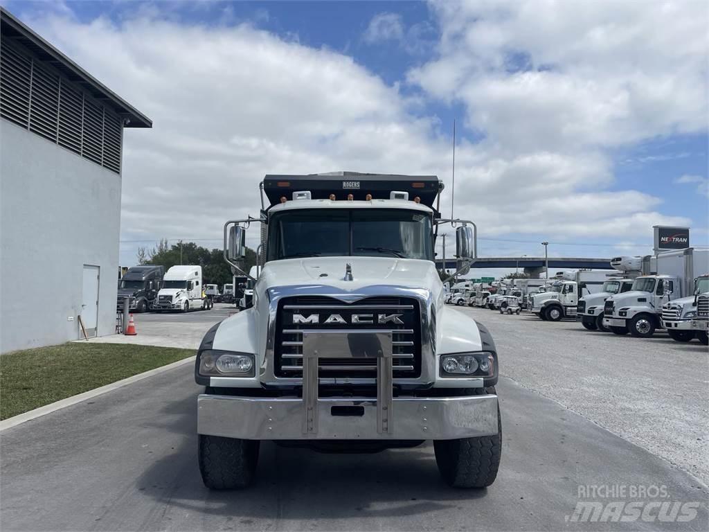 Mack GR64F Camion ribaltabili